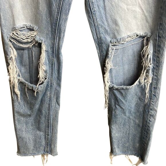 496. American eagle medium wash distressed mom jeans size 2 - Picture 4 of 5